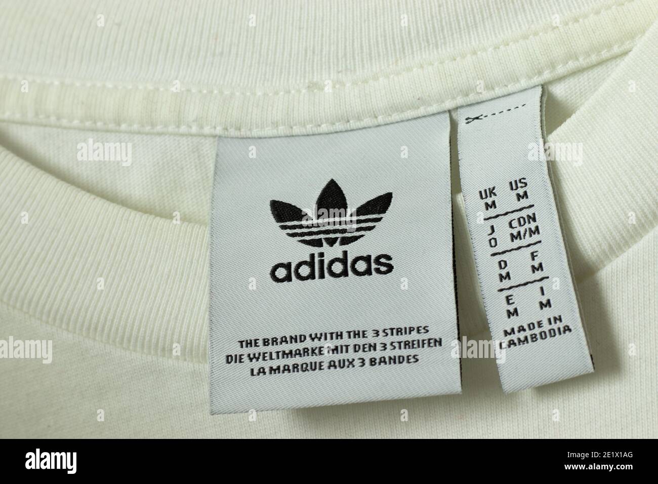 Moskau, Russland - 5. Dezember 2020: Adidas Originals Label Logo close-up,  illustrative Editorial Stockfotografie - Alamy