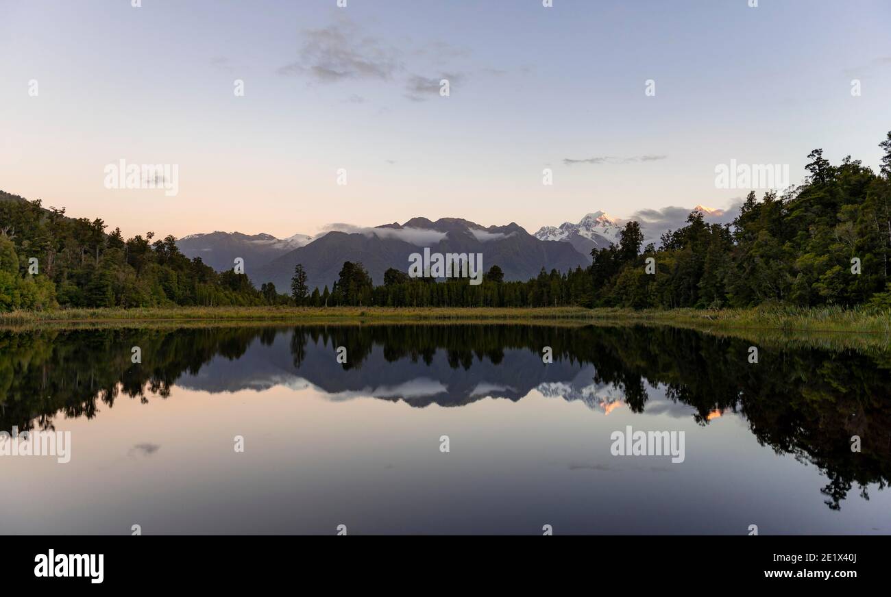 Sonnenuntergang, Mt Cook, Reflexion in Lake Matheson, Mount Cook National Park, Westland National Park, Neuseeland Alpen, Südinsel, Neuseeland Stockfoto