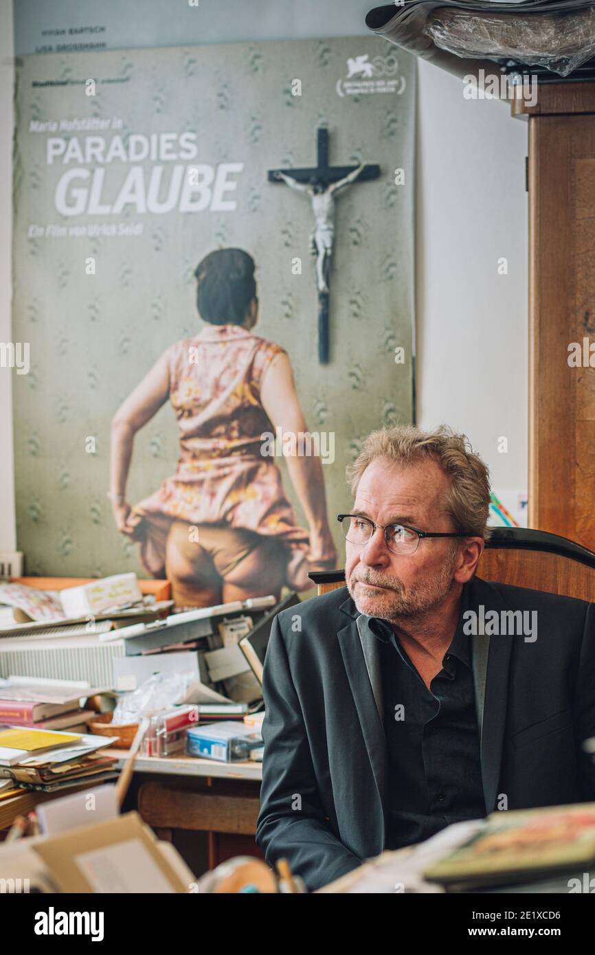 Porträt des österreichischen Filmregisseurs Ulrich Seidl in seinem Wiener Büro Stockfoto