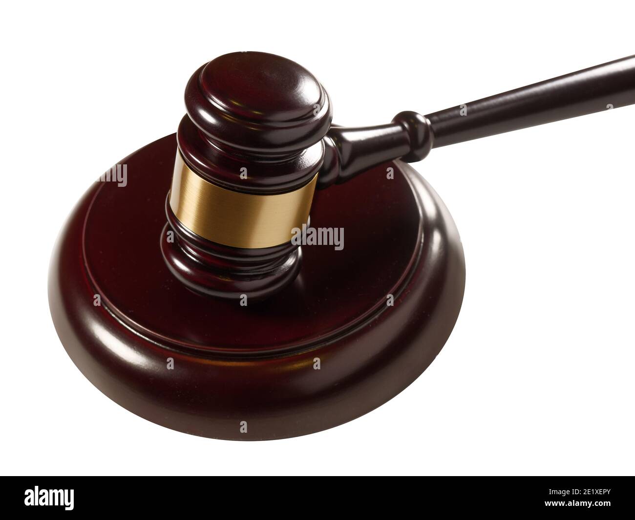 Hölzerner Richter Gavel und Resonanzboden isoliert auf weiß Stockfoto