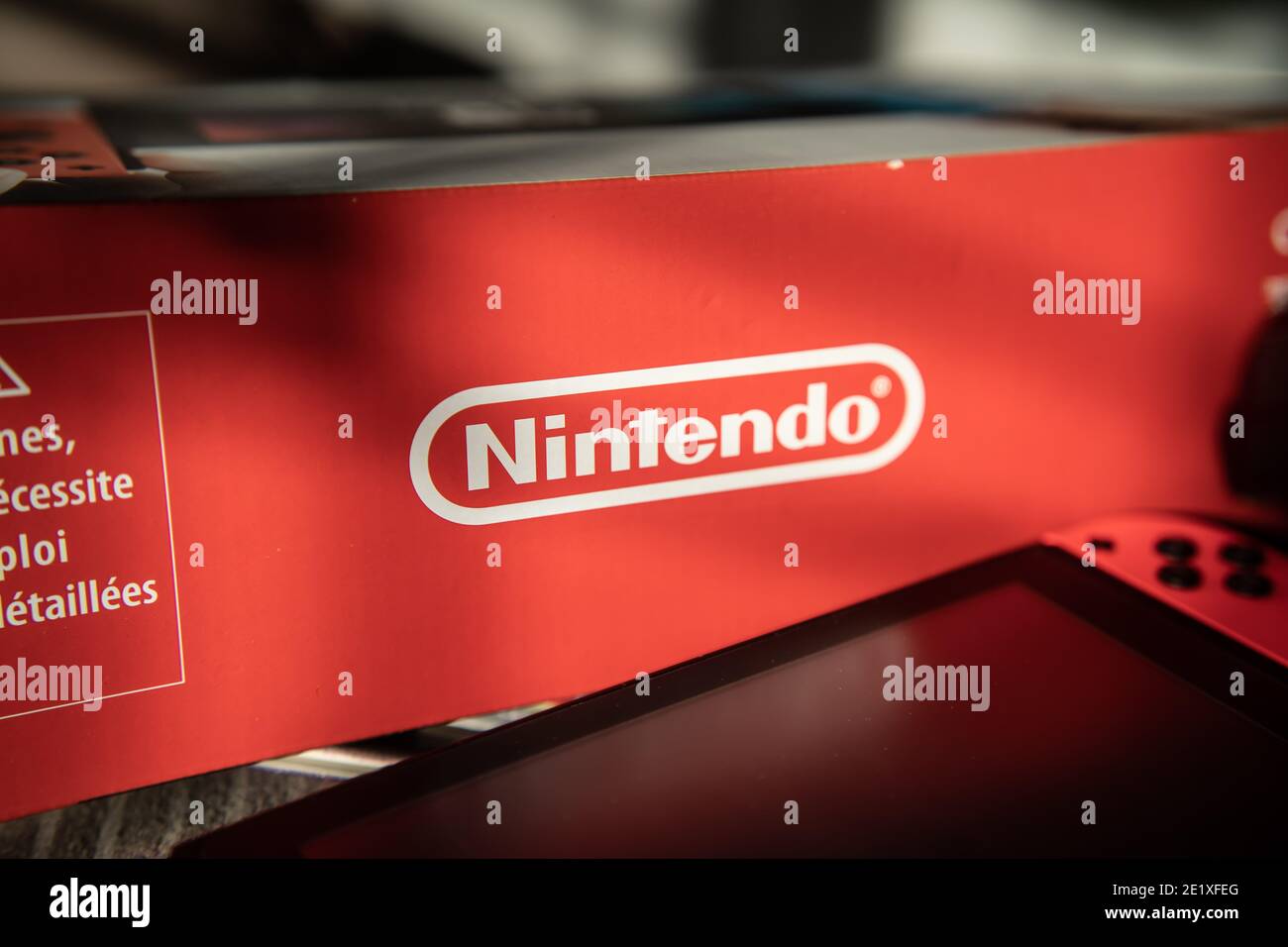 Bangkok, Thailand - 10. Januar 2021 : Nintendo-Logo auf einer Nintendo-Schaltbox. Stockfoto