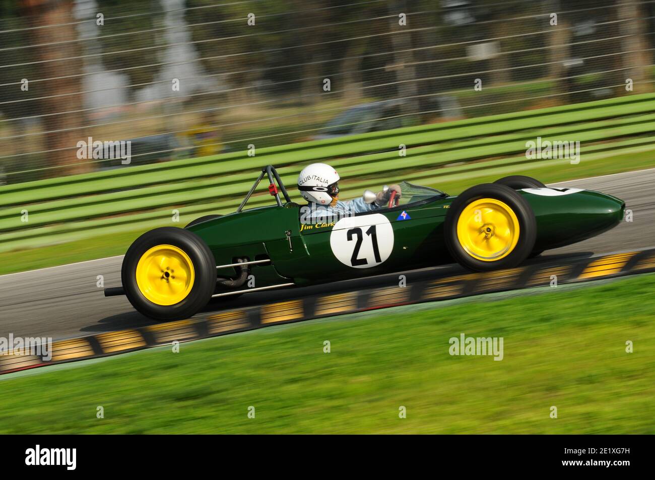 Imola Italien - 20. Oktober 2012: Unbekannte fahren den Lotus 21 während des Trainings auf Imola Circuit bei der Veranstaltung Luigi Musso Historic GP 2012, Italien. Stockfoto