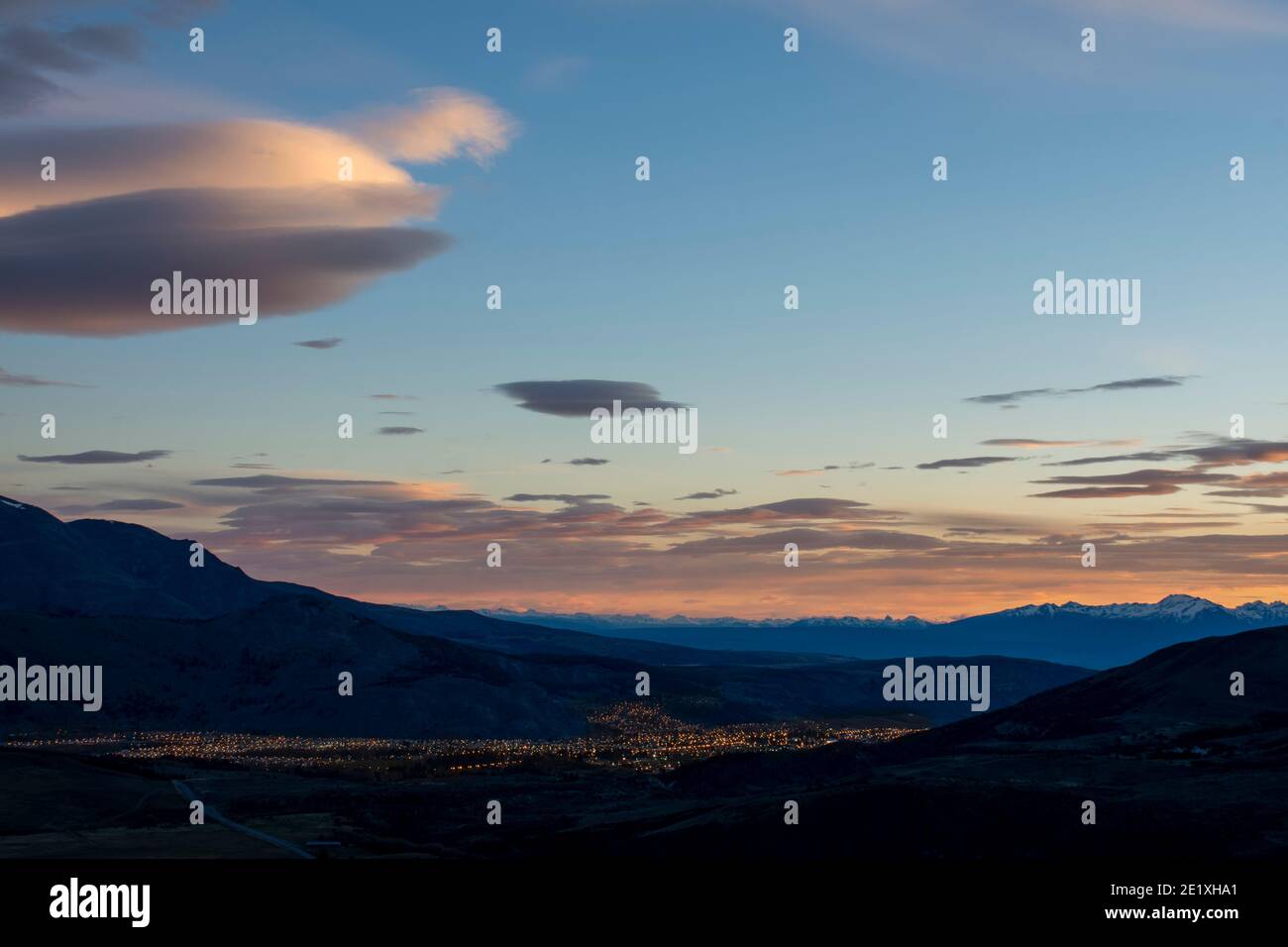 Farbenprächtiger Sonnenuntergang über den Bergen in Esquel, Patagonien, Argentinien Stockfoto