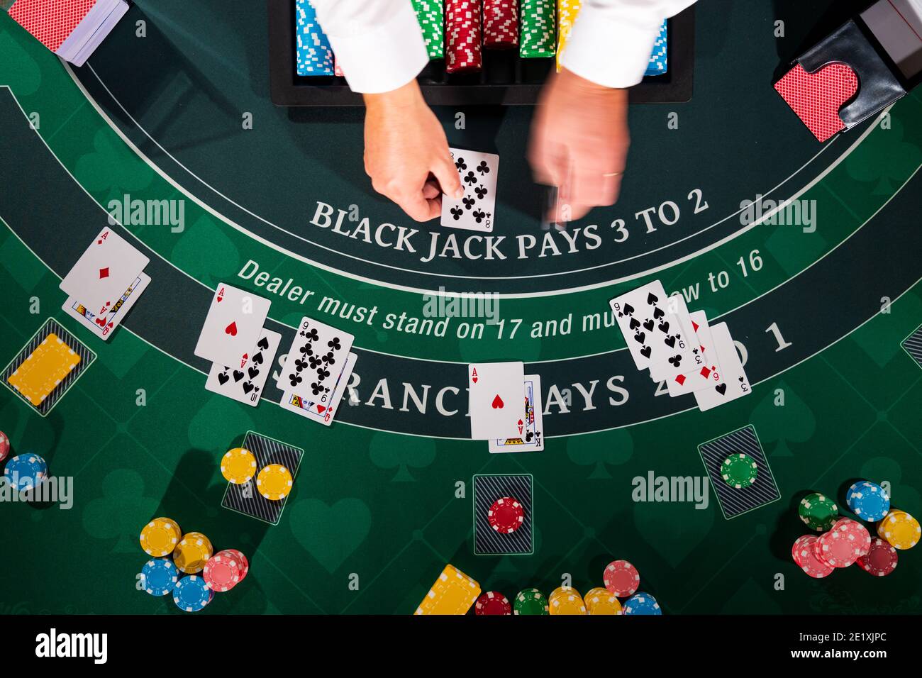 Von oben Blick auf einen Casino Black Jack Tisch Stockfotografie - Alamy