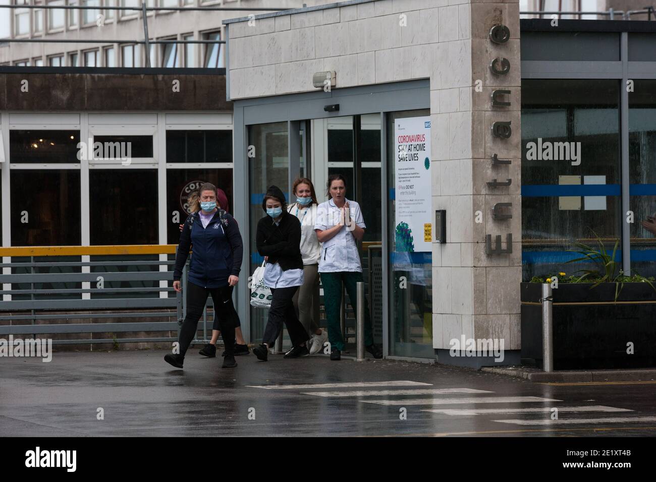 Huddersfield, Großbritannien - 5. Juli 2020: Eine gedämpfte Antwort auf den 72. Geburtstag des NHS im Huddersfield Royal Infirmary. Stockfoto