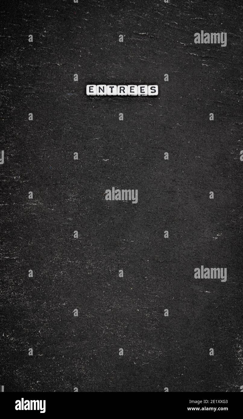 Wortentrees auf schwarzem Stein Hintergrund Stockfoto