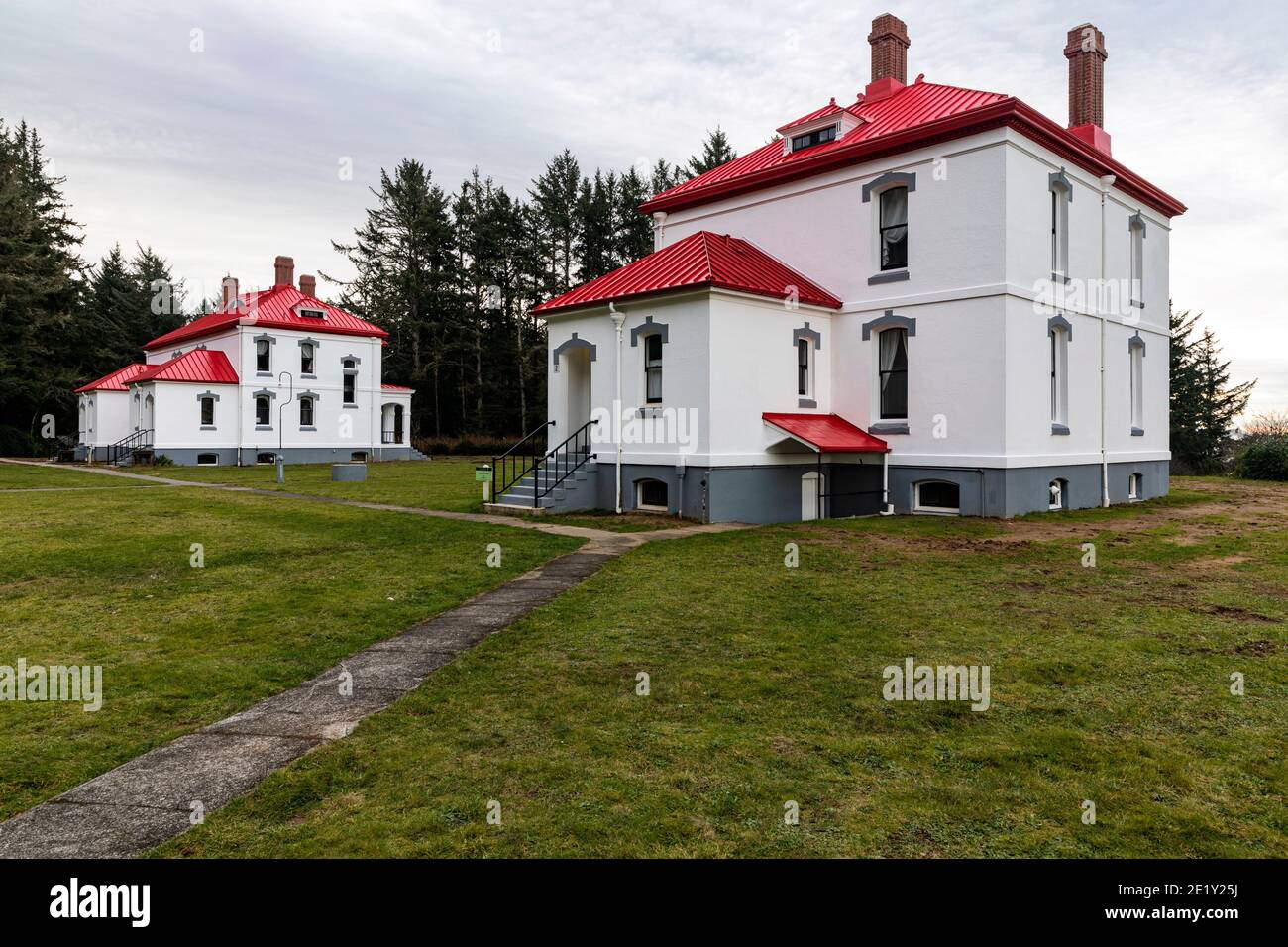 WA20025-00....WASHINGTON - Lighthouse Keepers Houses at North Head Lighthouse in Cape Disappointment State Park. Diese Häuser sind als Urlaub verfügbar Stockfoto