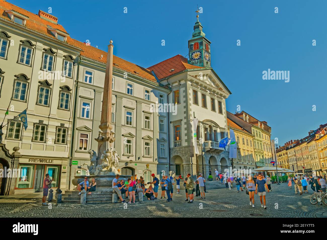 Robba-Brunnen auf dem Rathausplatz Stadtzentrum von Ljubljana, Hauptstadt Sloweniens. Stockfoto