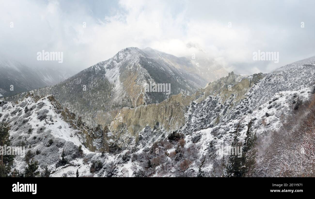 Landschaft in der Nähe von Manang auf dem Weg nach Yak Kharka nach Schneefall, Annapurna Umrundung, Nepal Stockfoto Landschaft in der Nähe von Manang auf dem Weg nach Yak Kharka nach Schneefall, Annapurna Umrundung, Nepal Stockfoto