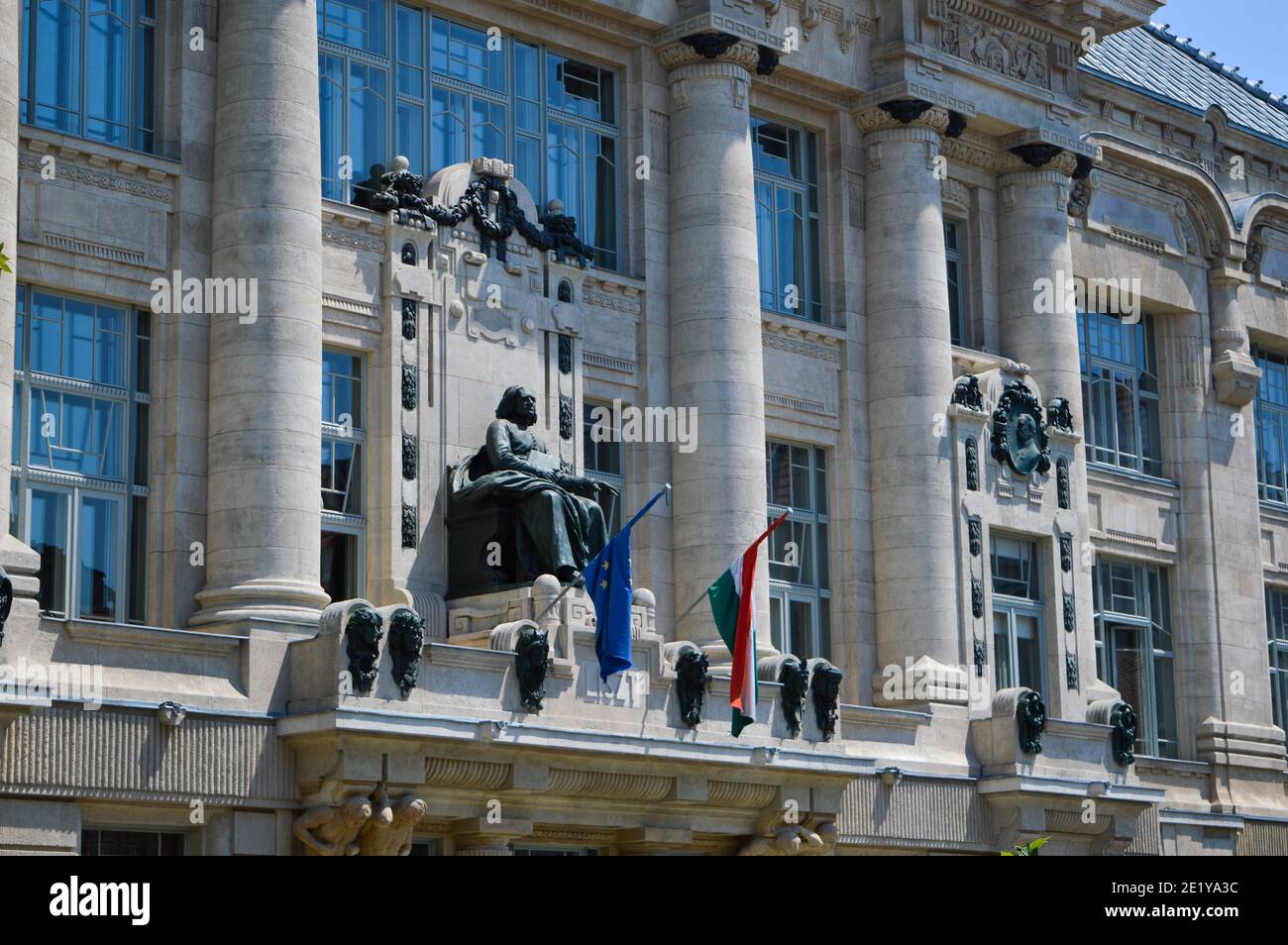 Budapest, Ungarn: Franz Liszt Statue auf der Akademie für Musik, renommierte Musikuniversität und ein Konzertsaal, Jugendstil-Gebäude Stockfoto