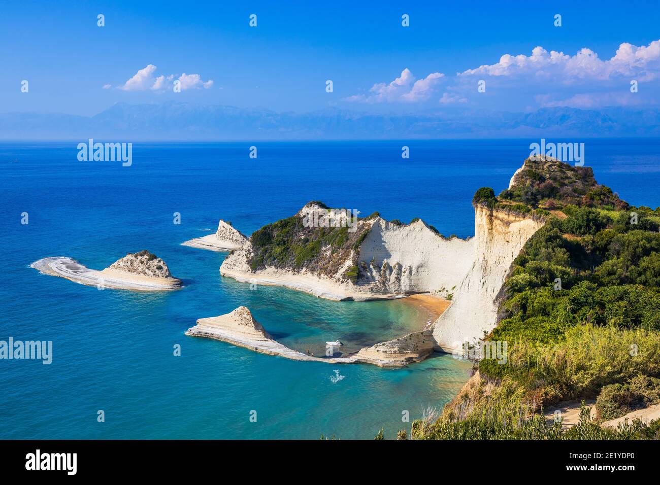 Korfu, Griechenland. Blick auf die Klippen am Kap Drastis. Stockfoto