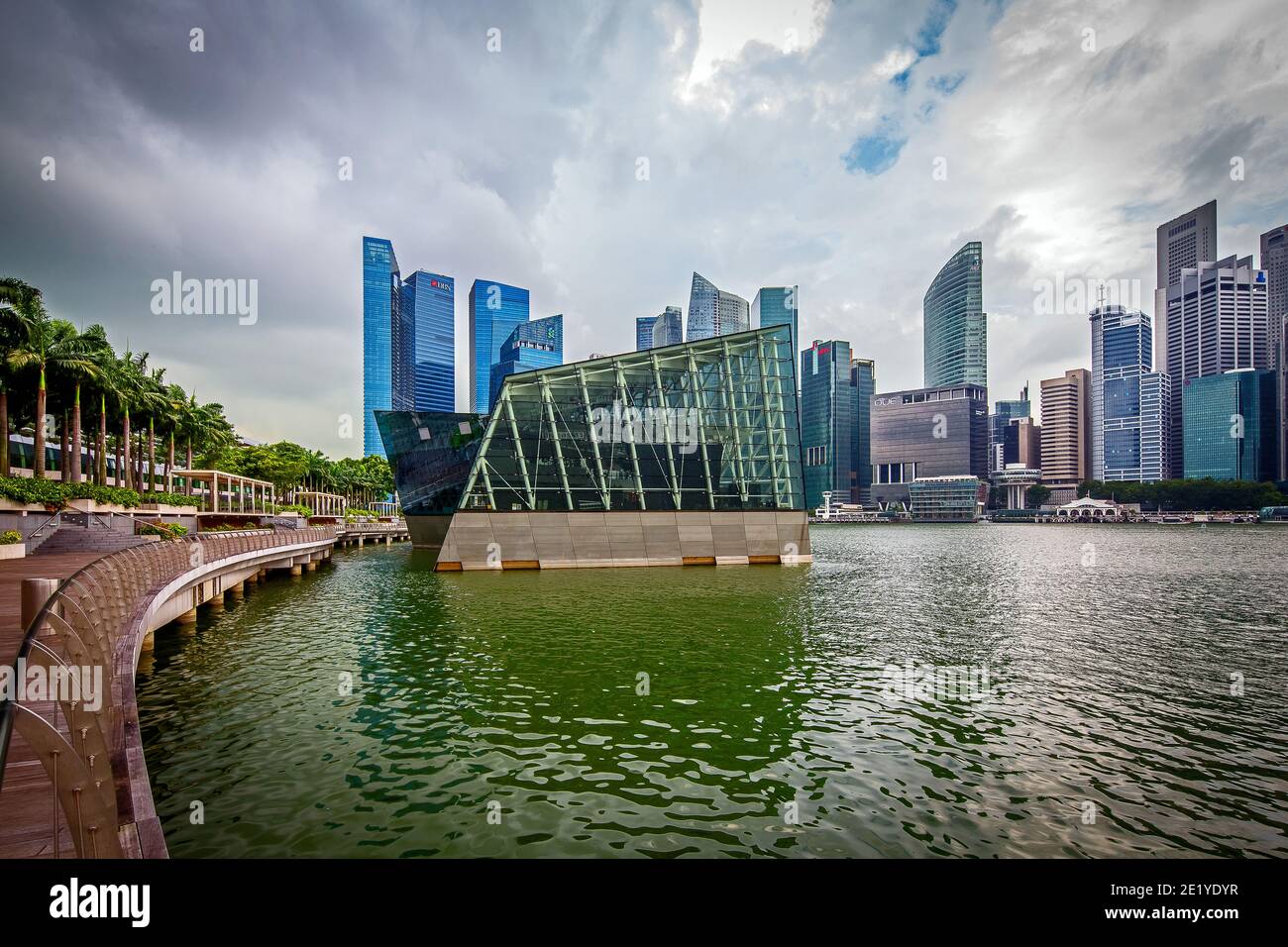 Louis Vuitton Maison von Marina Bay Sands und Financial Center. Singapur. Stockfoto