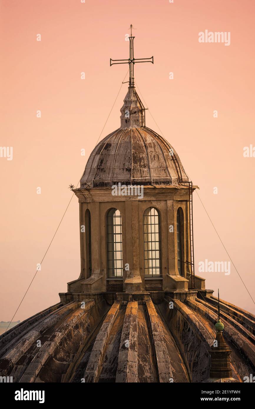 Laterne der Kuppel der Basilika Santa Margherita In Montefiascone (Italien) Stockfoto