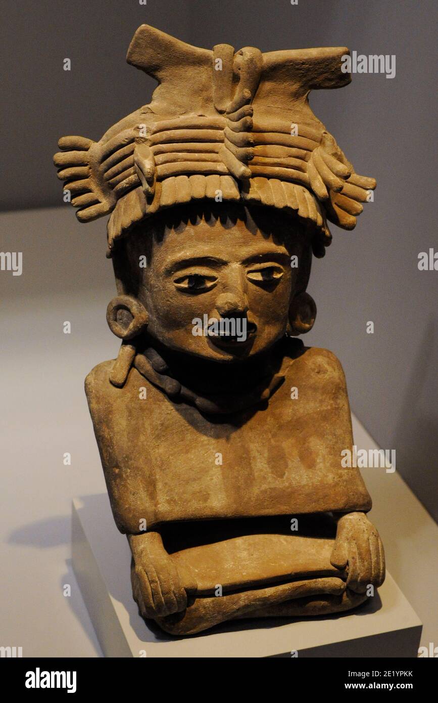 Sitzende Figur eines Adligen. Keramik. Kultur von El Tajin (700-900 n. Chr.). Golfküste, Mexiko. Museum of the Americas. Madrid, Spanien. Stockfoto