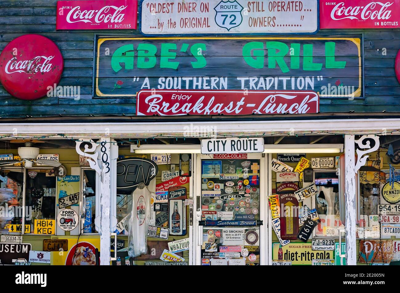 Abes Grill ist in Korinth, Mississippi abgebildet. Das Restaurant am Straßenrand ist seit 1974 in Familienbesitz und wird betrieben. Stockfoto