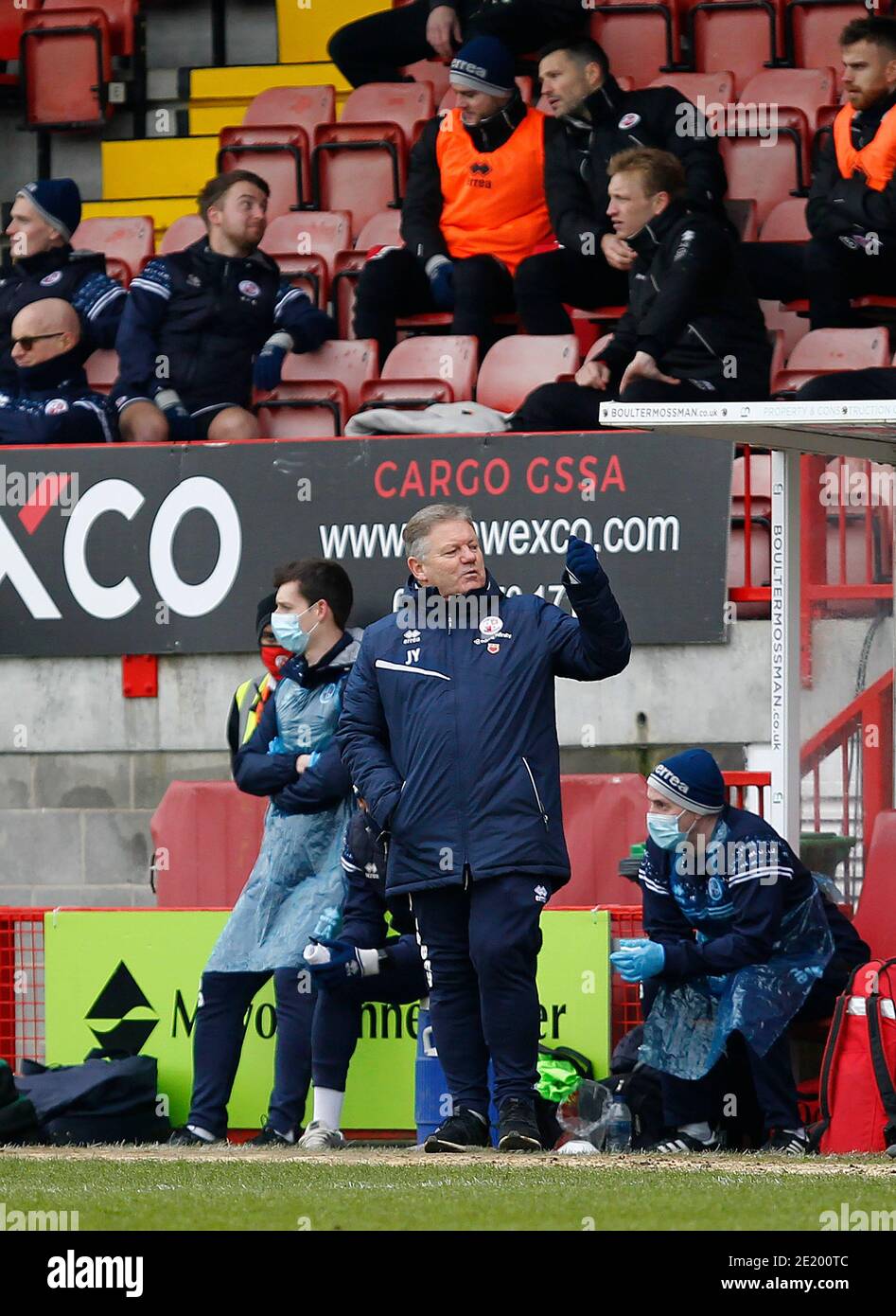 Crawley, Großbritannien. Januar 2021. CRAWLEY, ENGLAND - JANUAR 10: John Yems Manager von Crawley Town während des FA Cup Dritte Runde zwischen Crawley Town und Leeds United im People's Pension Stadium, Crawley, UK am 10. Januar 2021 Credit: Action Foto Sport/Alamy Live News Stockfoto