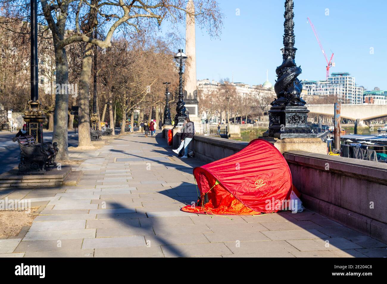 9. Januar 2021 - London, Großbritannien, Zelt einer obdachlosen Person am Victoria Embankment während der 3. Coronavirus Pandemiesperre Stockfoto