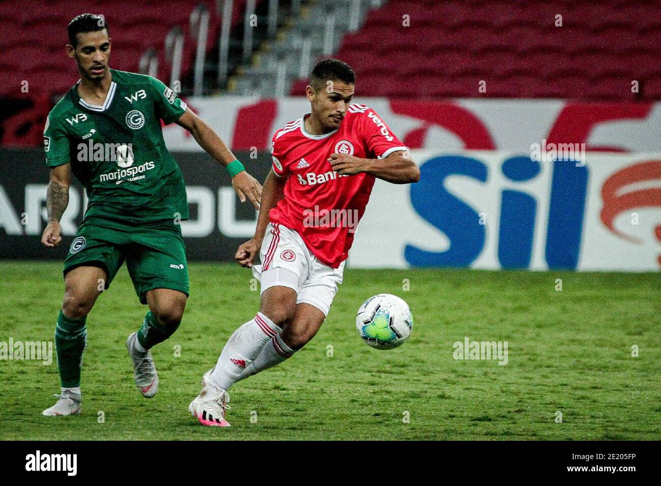 10. Januar 2021: Porto Alegre (RS), 10/01/2021 Ã¢â‚¬' FUTEBOL/CAMPEONATO BRASILEIRO/INTERNACIONAL/GOIAS Ã¢â‚¬' Atacante Caio Vidal tenta jogada para o Internacional, partida valida pela 29a rodada do Campeonato Brasileiro no Estadio Beira-Rio em Porto Alegre/RS, neste domingo Credit: Matheus PE/TheNEWS2 Live News Stockfoto