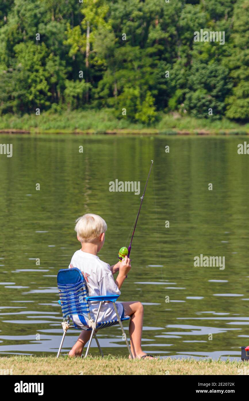 Alabama Demopolis Tombigbee River Wasser junge Angeln, Stockfoto