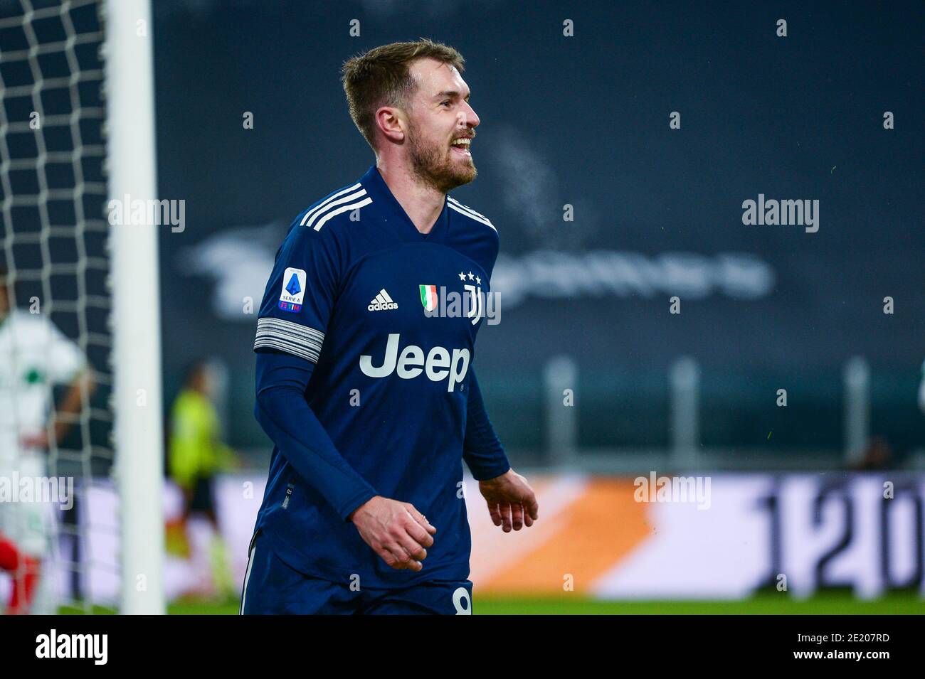 Turin, Italien. Januar 2021. Aaron Ramsey von Juventus FC feiert während der Serie EIN Spiel zwischen Juventus und US Sassuolo im Allianz Stadium am 10. Januar 2021 in Turin, Italien. Sportstadien in ganz Italien unterliegen aufgrund der Coronavirus-Pandemie strengen Beschränkungen, da staatliche Gesetze zur sozialen Distanzierung Fans in Veranstaltungsorten verbieten, was dazu führt, dass Spiele hinter verschlossenen Türen gespielt werden. Quelle: Pacific Press Media Production Corp./Alamy Live News Stockfoto