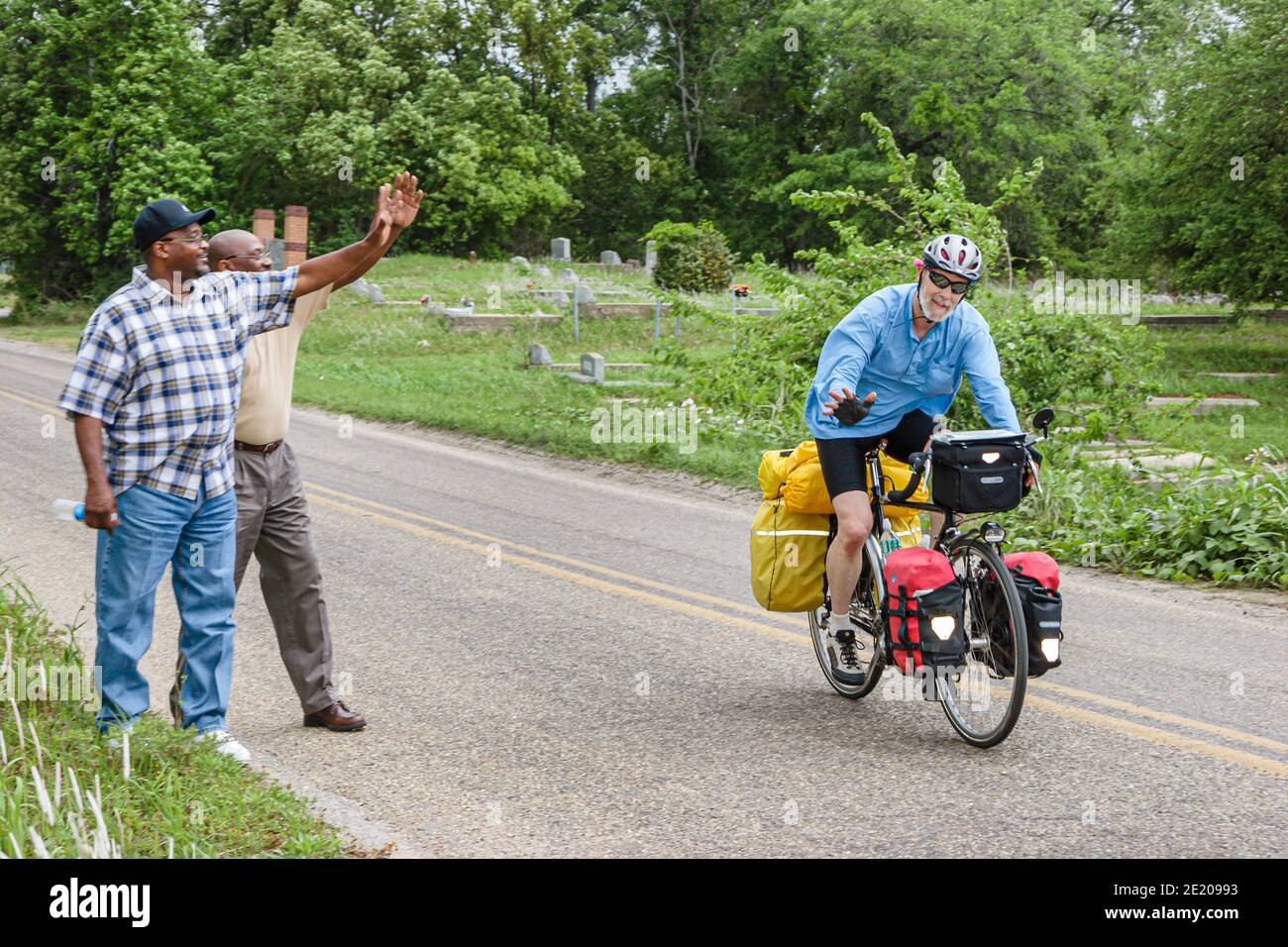 Alabama Mobile Africa Town Welcome Center Underground Railroad, Adventure Bicycle Highway Route Radfahrer Biker, Schwarze Männer winken, Stockfoto