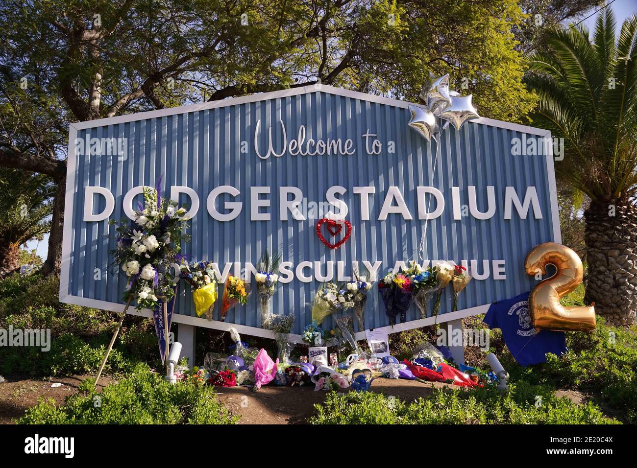 Ein Denkmal im Dodger Stadium zu Ehren des ehemaligen Los Angeles Dodgers Manager Tommy Lasorda, Samstag, 9. Januar 2021, in Los Angeles. Lasorda, der feurige Stockfoto