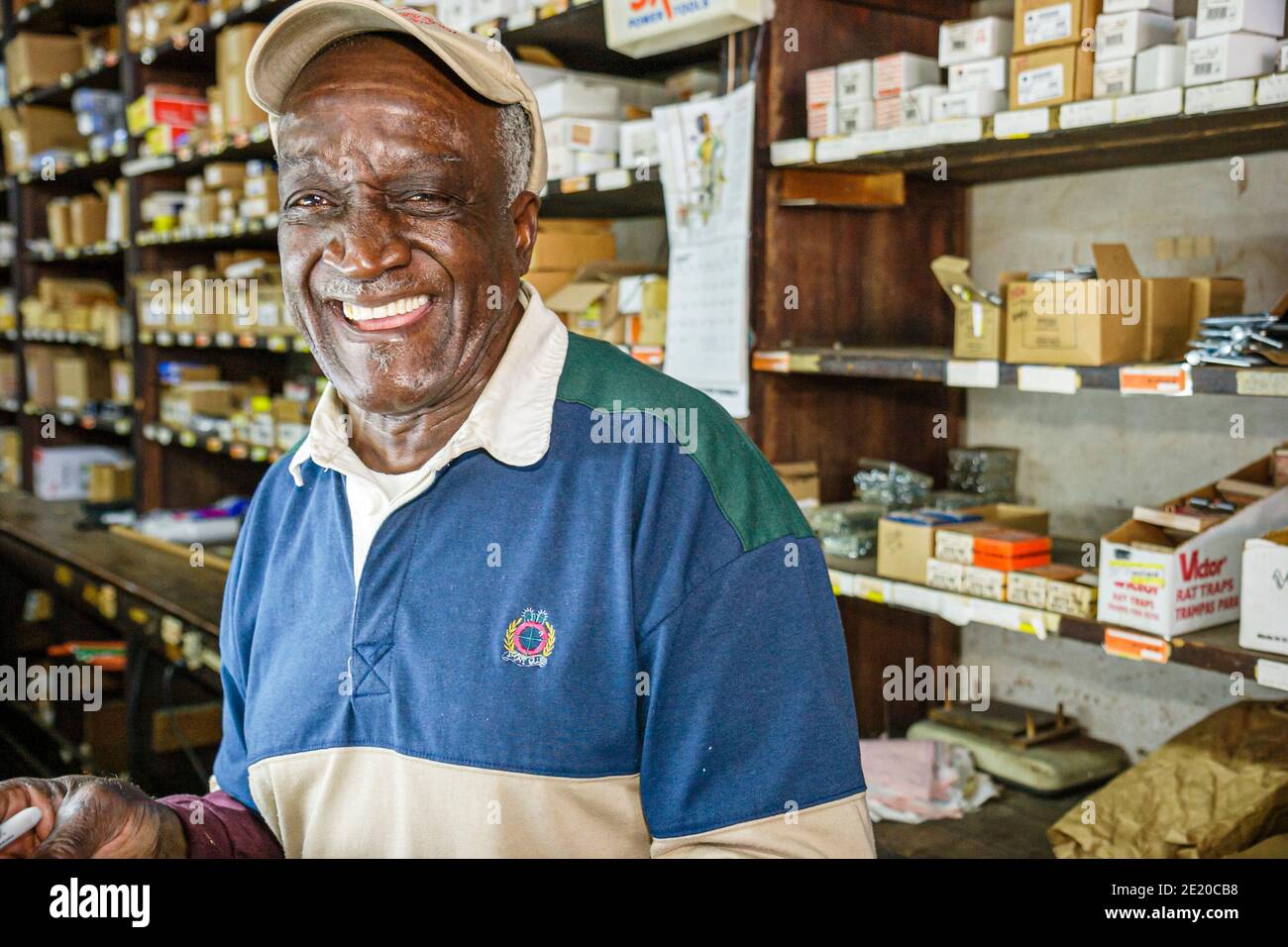 Alabama Dothan E.R. Porter Hardware Company, Ruben Whitehurst, 54-jähriger Angestellter, schwarzer Mann, Stockfoto