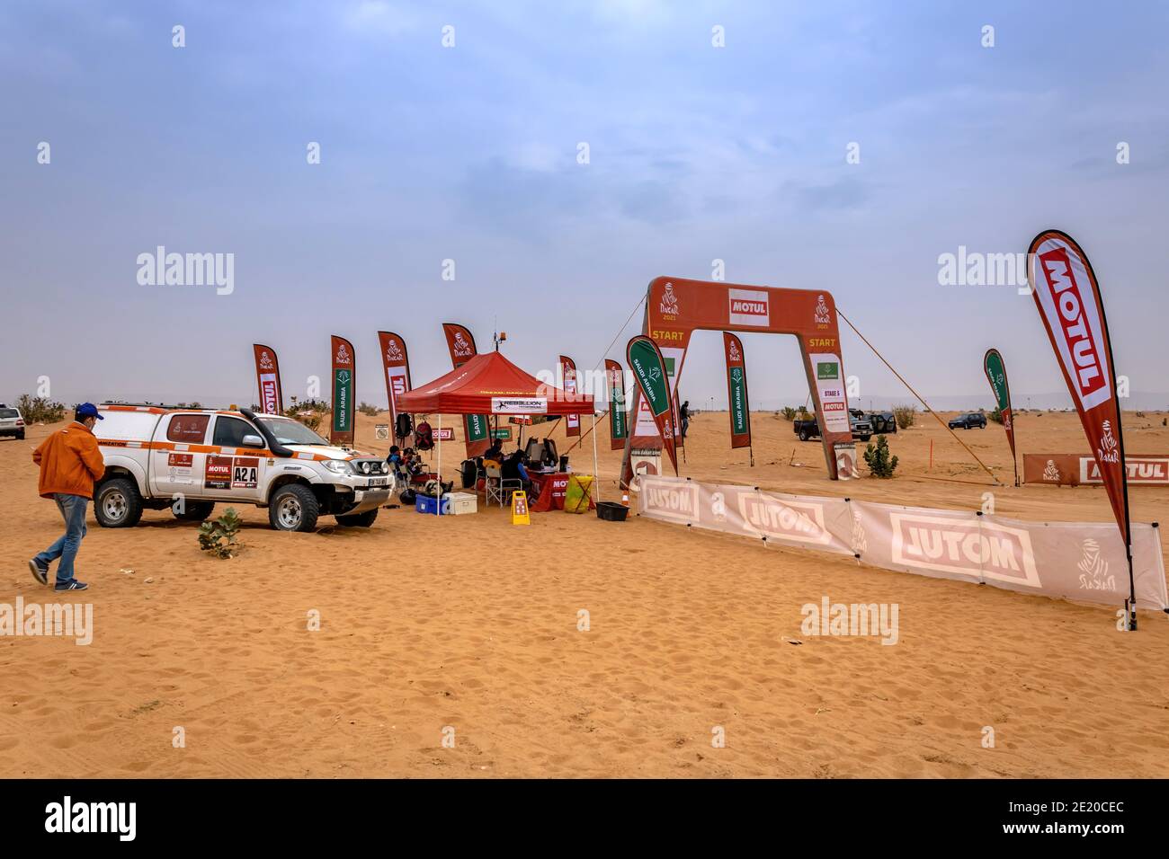 Horimlaa, Saudi-Arabien - 7. Januar 2021: Das Starttor der 5. Etappe der Rallye Dakar Stockfoto