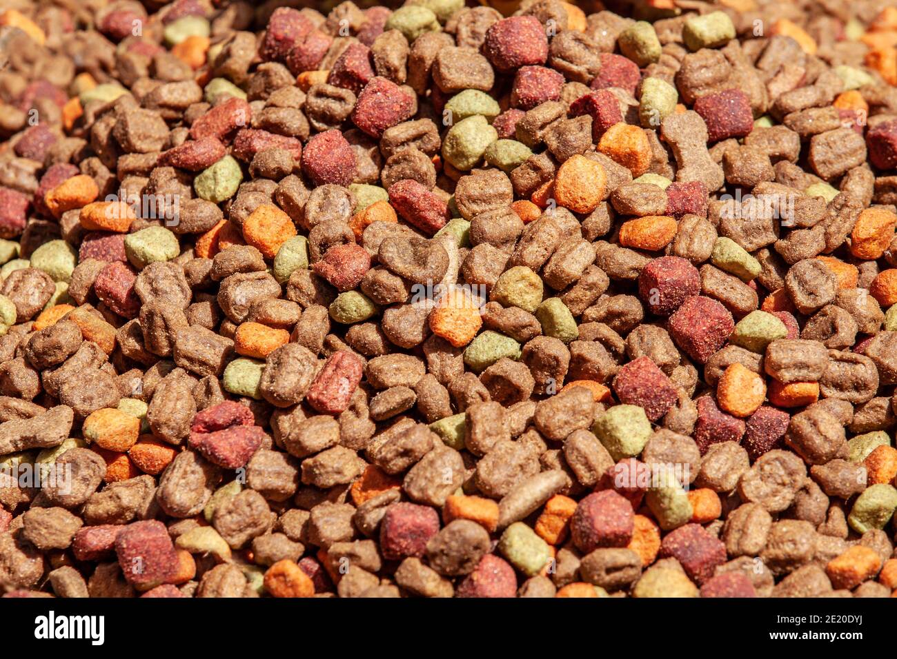 Nahaufnahme der Katze getrocknet bunten Lebensmittel Hintergrund Stockfoto