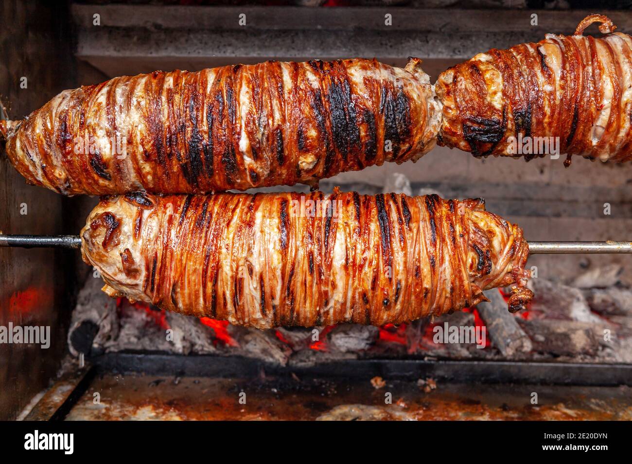 Türkisches Essen vom Grill&amp;#39;&amp;#39; (Kokorec aktürk), ähnlich wie Döner ...