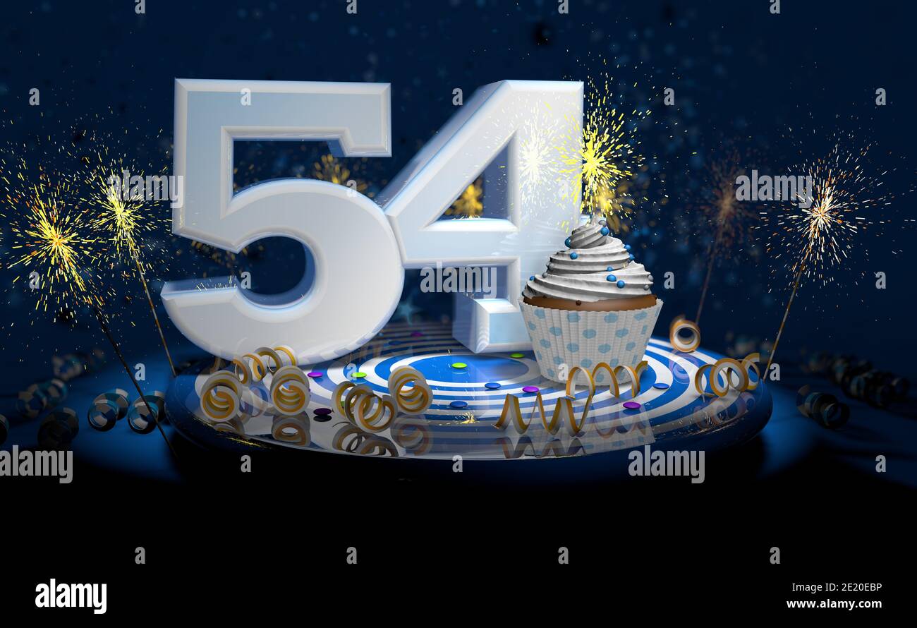 Cupcake mit funkelnder Kerze zum 54. Geburtstag oder Jubiläum mit Große Zahl in Weiß mit gelben Streamer auf blauem Tisch Mit dunklem Hintergrund voll Stockfoto