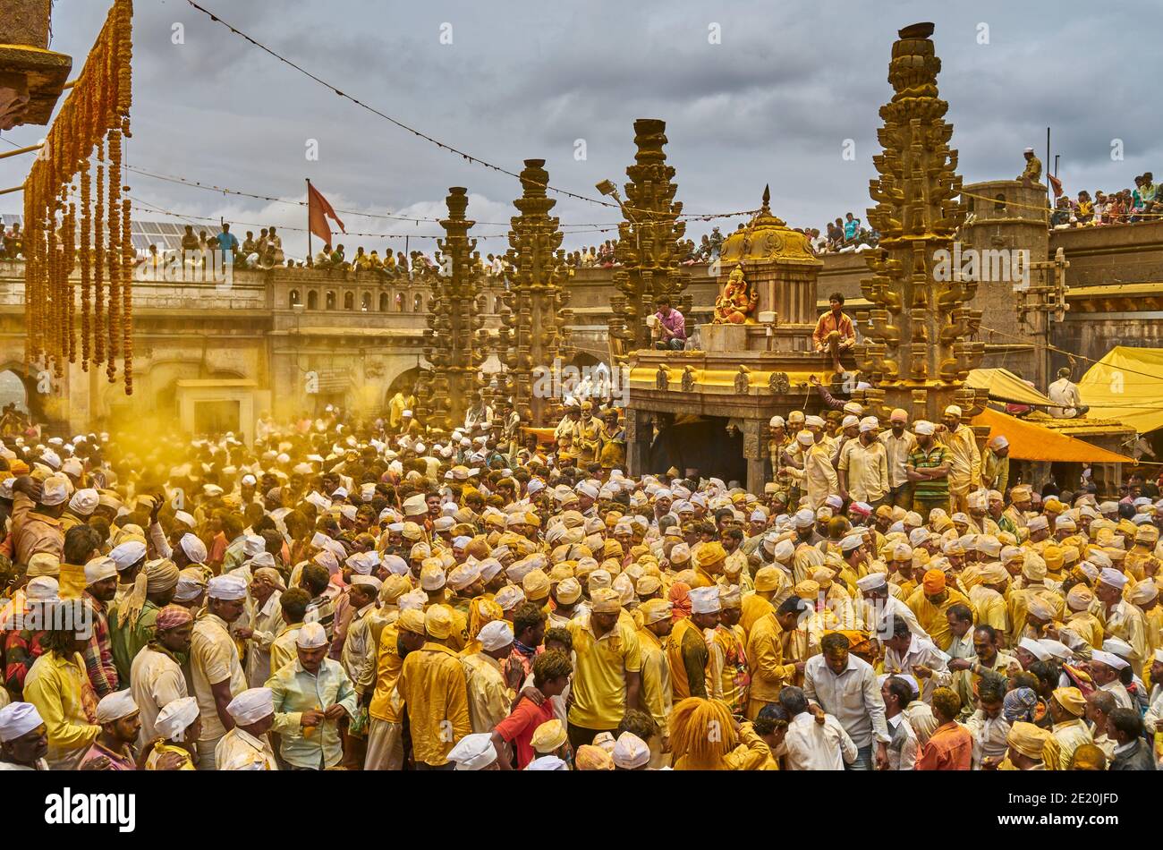 Bhandara das Kurkuma oder haldi Duschen Festival von jejuri Maharashtra, Indien. Stockfoto