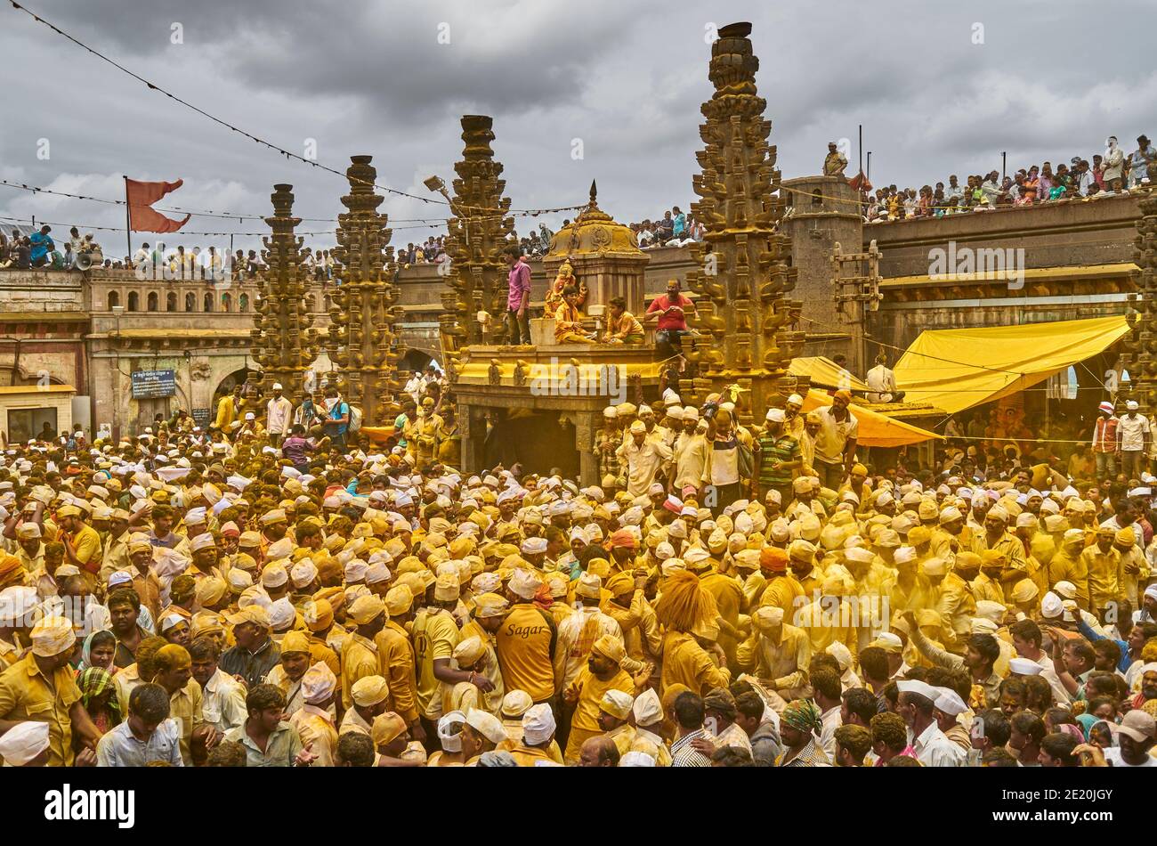 Bhandara das Kurkuma oder haldi Duschen Festival von jejuri Maharashtra, Indien. Stockfoto