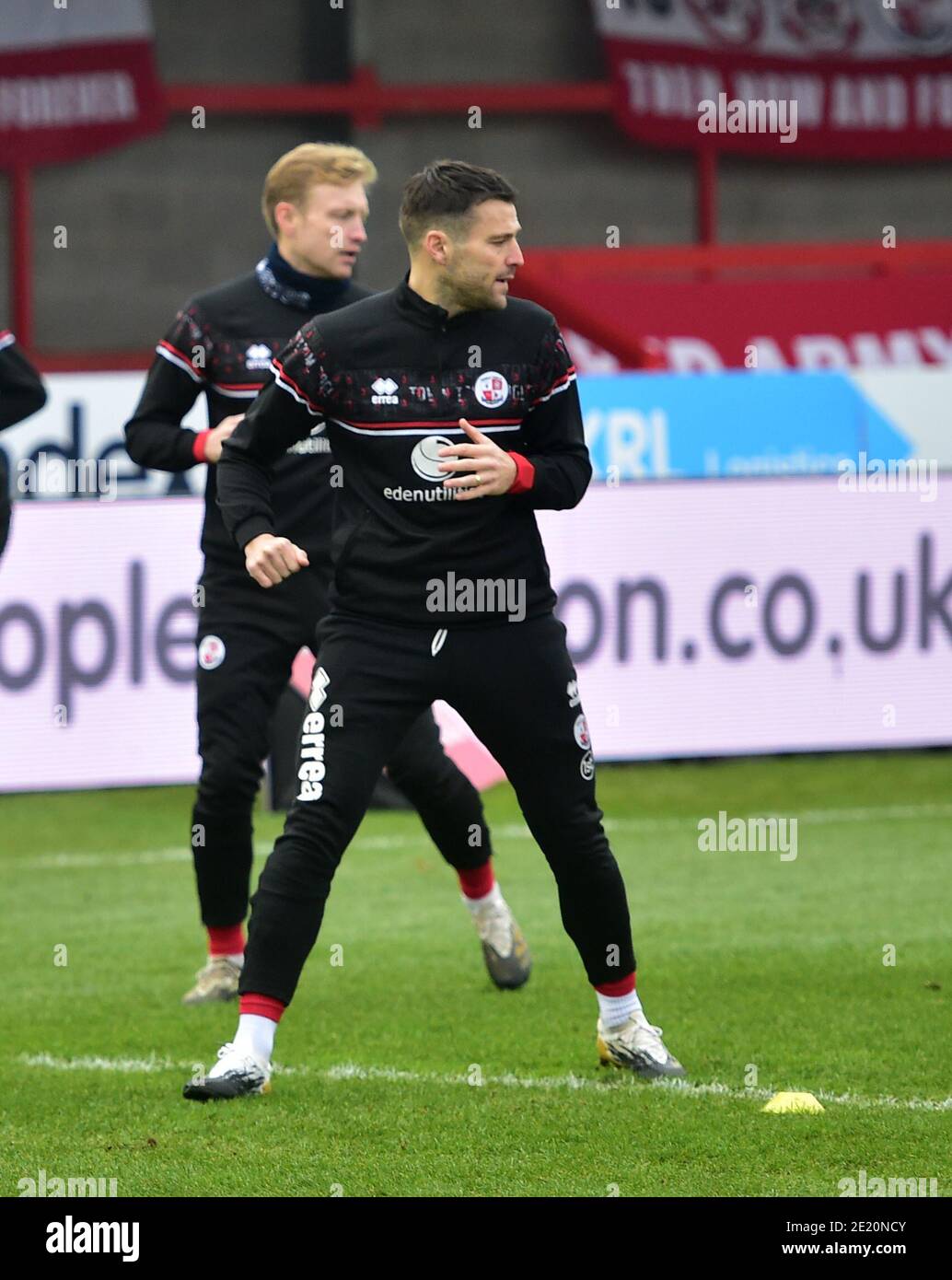 Mark Wright von Crawley beim dritten Match des Emirates FA Cup zwischen Crawley Town und Leeds United im People's Pension Stadium, Crawley, Großbritannien - 10. Januar 2021 - nur für die redaktionelle Verwendung. Keine Verkaufsförderung. Für Football-Bilder gelten Einschränkungen für FA und Premier League. Keine Nutzung des Internets/Handys ohne FAPL-Lizenz - für Details wenden Sie sich an Football Dataco Stockfoto