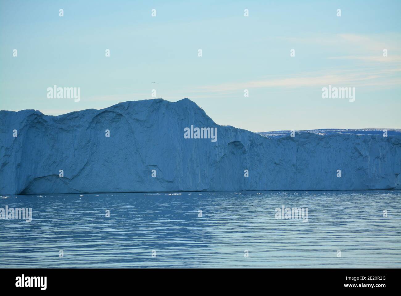 Riesige Eisberge in der Disko Bay, Ilulissat eisfjord in der Mitternachtssonne im Juli, UNESCO-Welterbe durch den Klimawandel beeinflusst Stockfoto