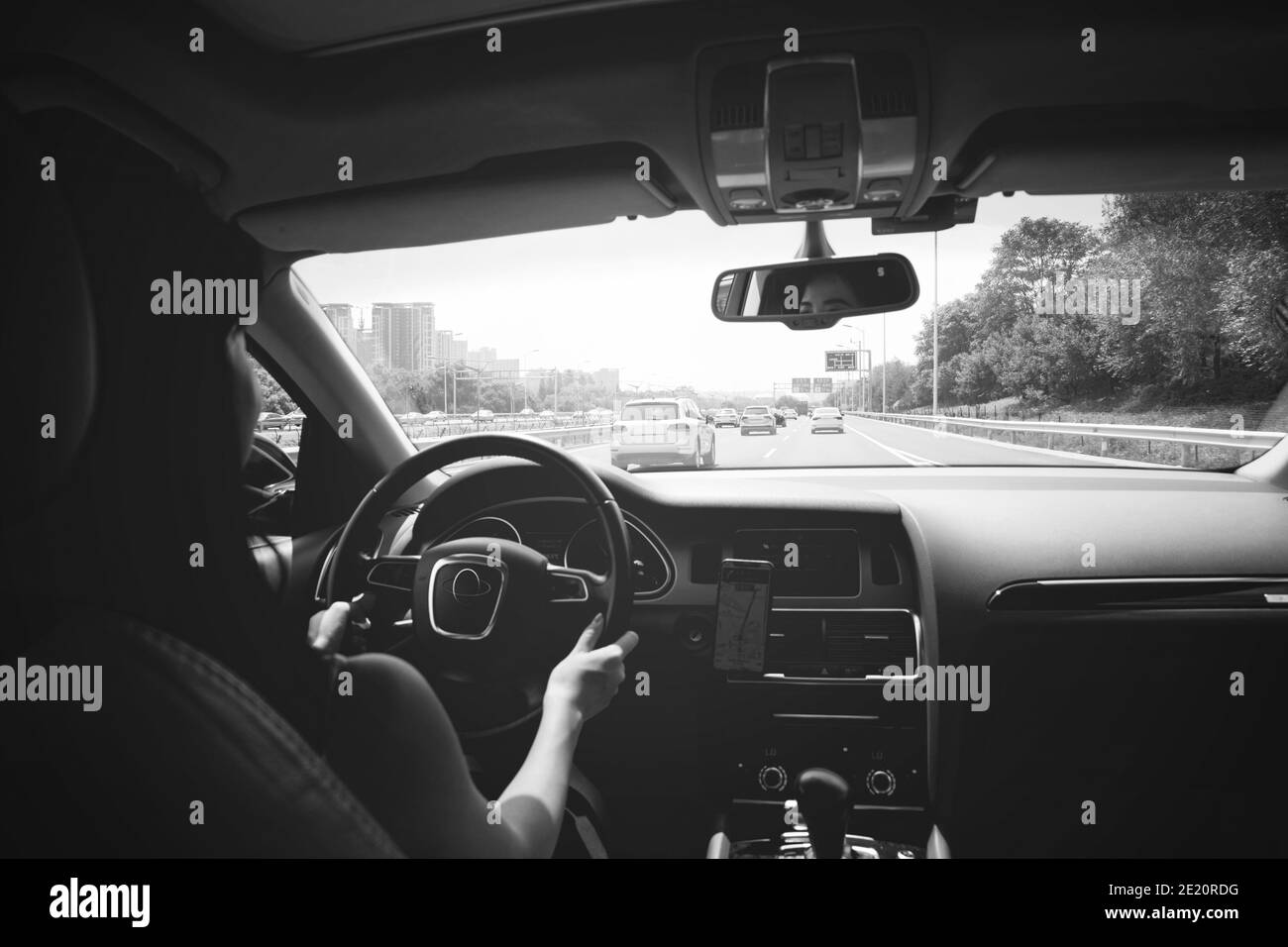Die jungen Frauen treiben Stockfoto