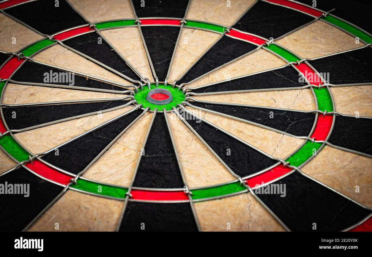 Nahaufnahme der professionellen Dartscheibe. Stockfoto