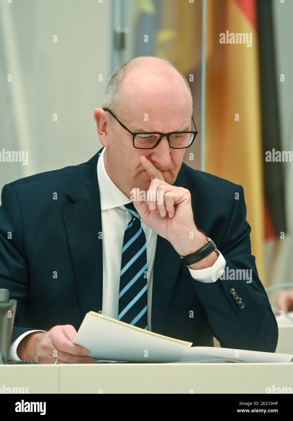 Potsdam, Deutschland. Januar 2021. Dietmar Woidke (SPD), Ministerpräsident von Brandenburg, nimmt an der Sondersitzung des landtags Teil. Quelle: Patrick Pleul/dpa-Zentralbild/ZB/dpa/Alamy Live News Stockfoto