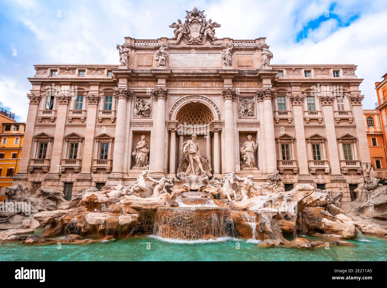Der monumentale und schöne Trevi-Brunnen in Rom, Latium, Italien Stockfoto
