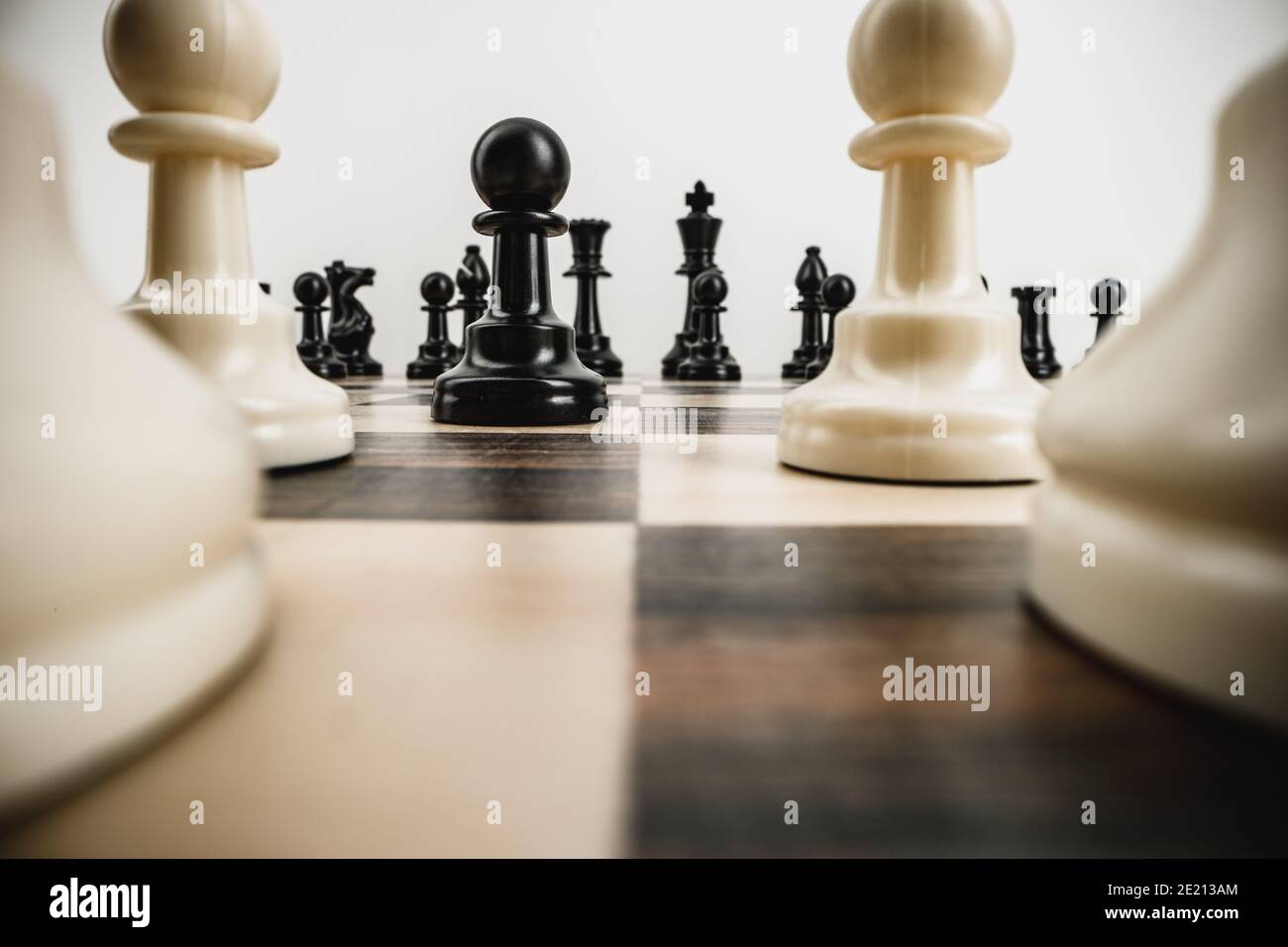 Macro photo of chess pieces on a chess board Stockfoto