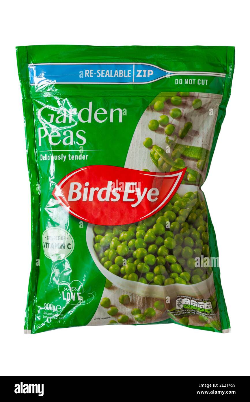 Pack von gefrorenen Birds Eye Garden Erbsen köstlich zart isoliert auf weißem Hintergrund - Beutel von gefrorenen Erbsen, Birdseye Stockfoto