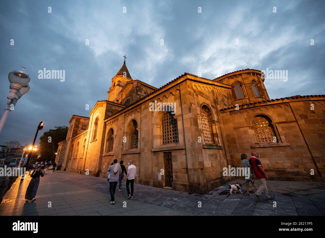 Iglesia de San Pedro (St. Peter Kirche) in Gijón, Asturien, Spanien Stockfoto