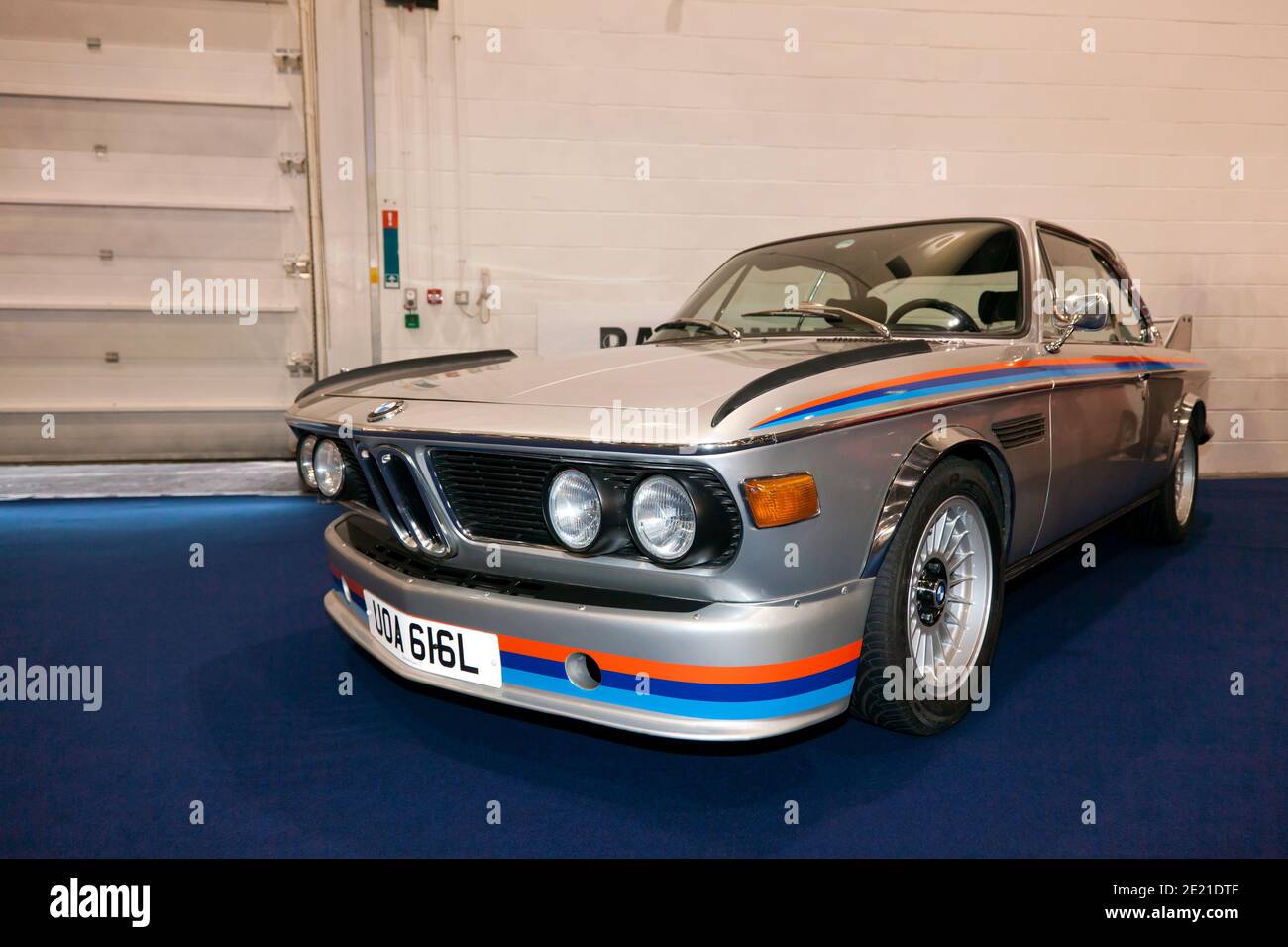 Drei Viertel Vorderansicht eines Silver, 1973, BMW 3.0 CSL, ausgestellt auf der 2015, London Classic Car Show Stockfoto