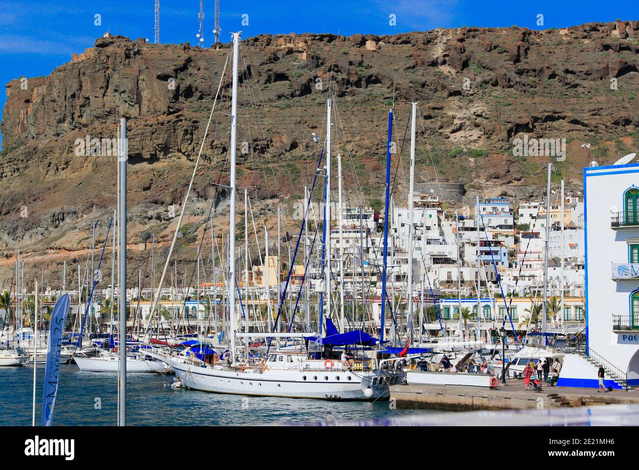 Blick auf den Hafen und den Yachthafen von Puerto De Mogan Las Palmas auf  Gran Canaria Spanien Stockfotografie - Alamy