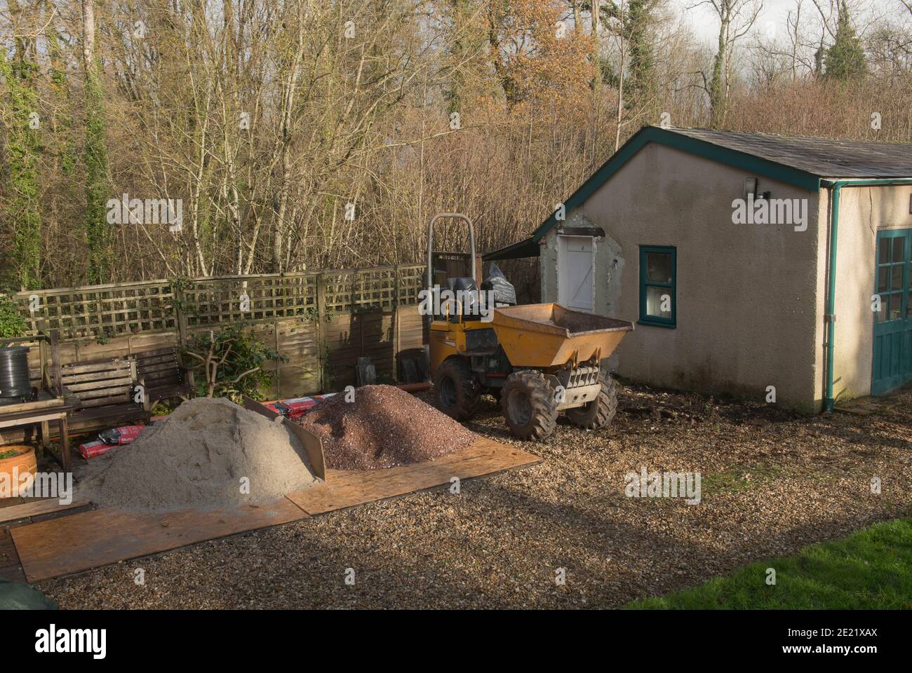 Baustelle zum Umbau eines Außengebäudes in Rural Devon, England, Großbritannien Stockfoto