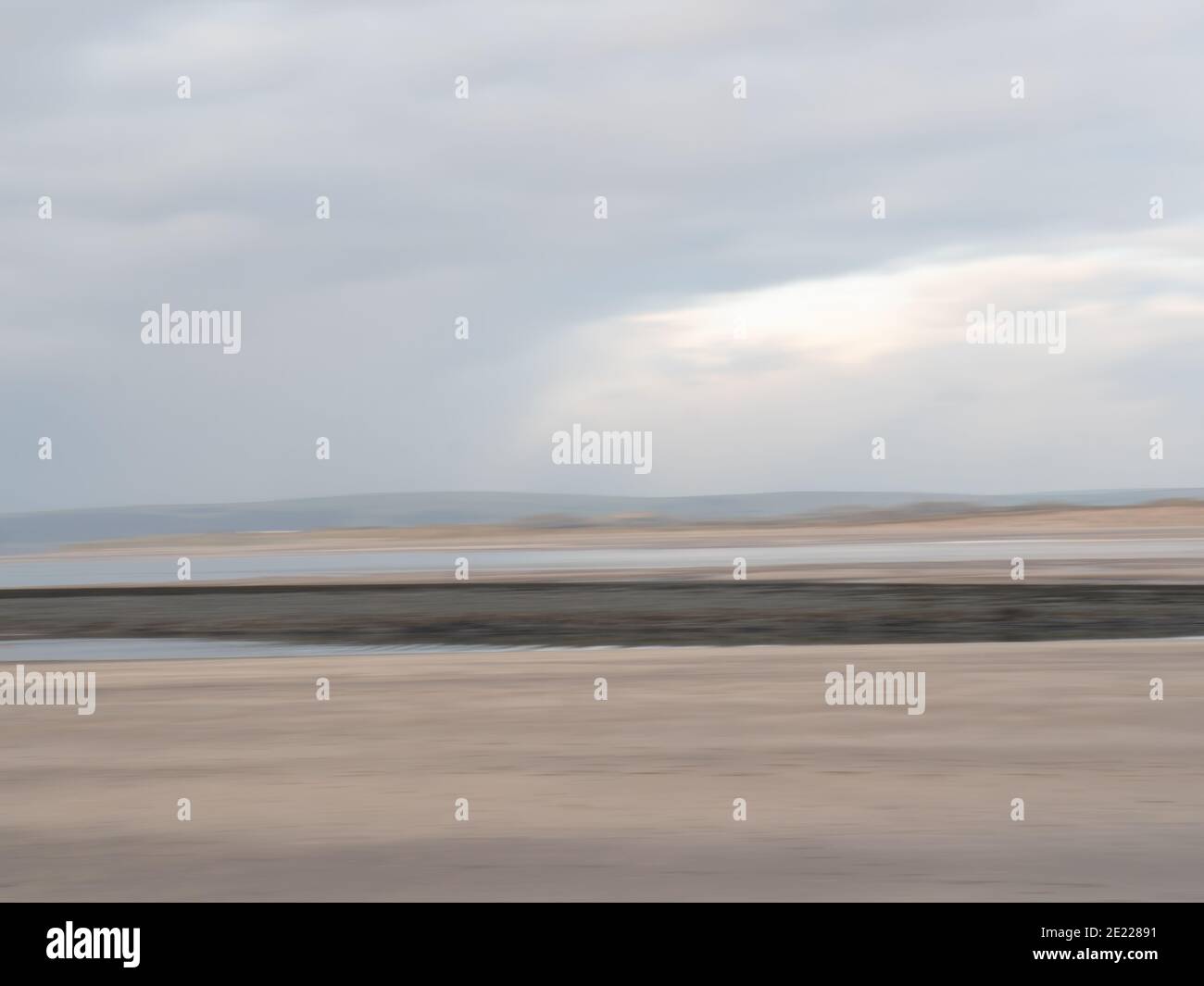 Verträumte ICM dh absichtliche Kamerabewegung verschwommen abstrakte Landschaft. Stockfoto
