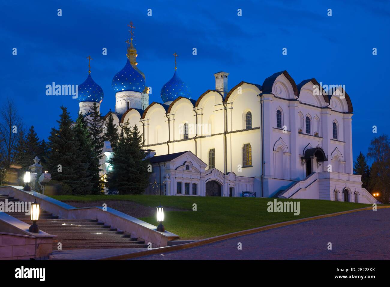 Mariä-Verkündigung-Kathedrale des Kremls von Kasan am Aprilabend. Kasan, Russland Stockfoto