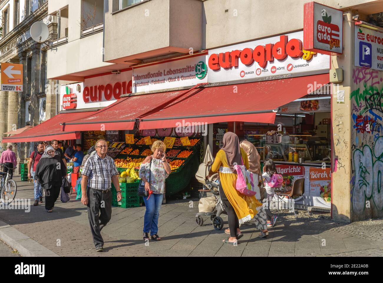 Straßenszene, Badstrasse, Gesundbrunnen, Mitte, Berlin, Deutschland Stockfoto