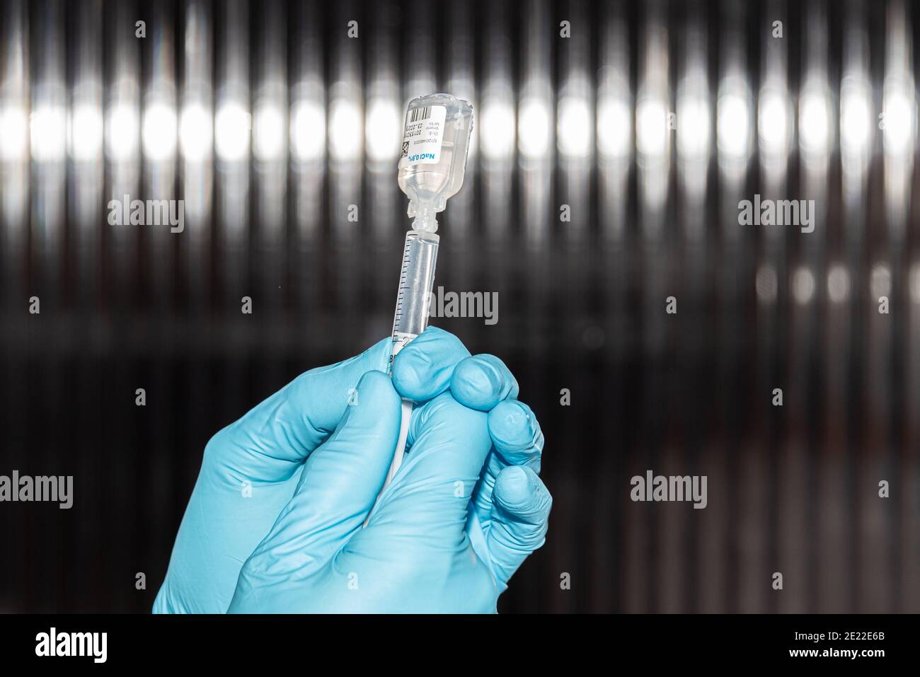 Die Impfbereitschaft gegen das Coronavirus in Deutschland steht, die Impfzentren sind vorbereitet und nehmen Termine für die Impfung an. Stockfoto