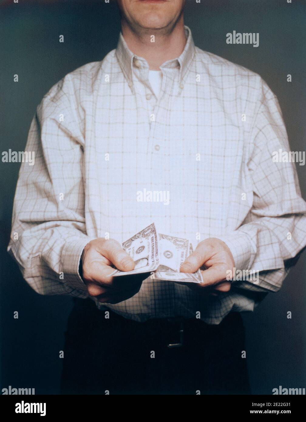Mann, der Geld hält, Dollar Stockfoto